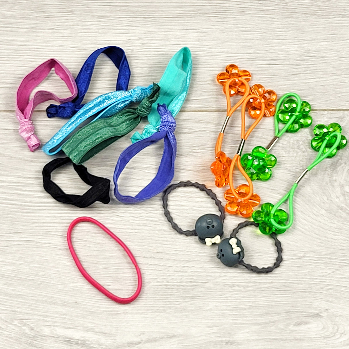 MHAN1 - Lot of hair elastics