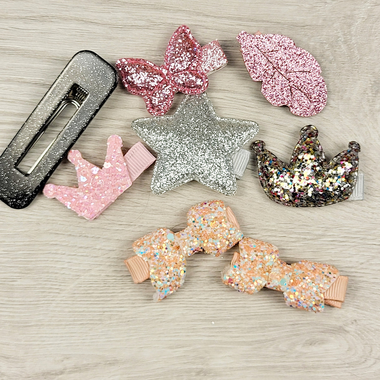 MHAN1 - Lot of glittery hair clips