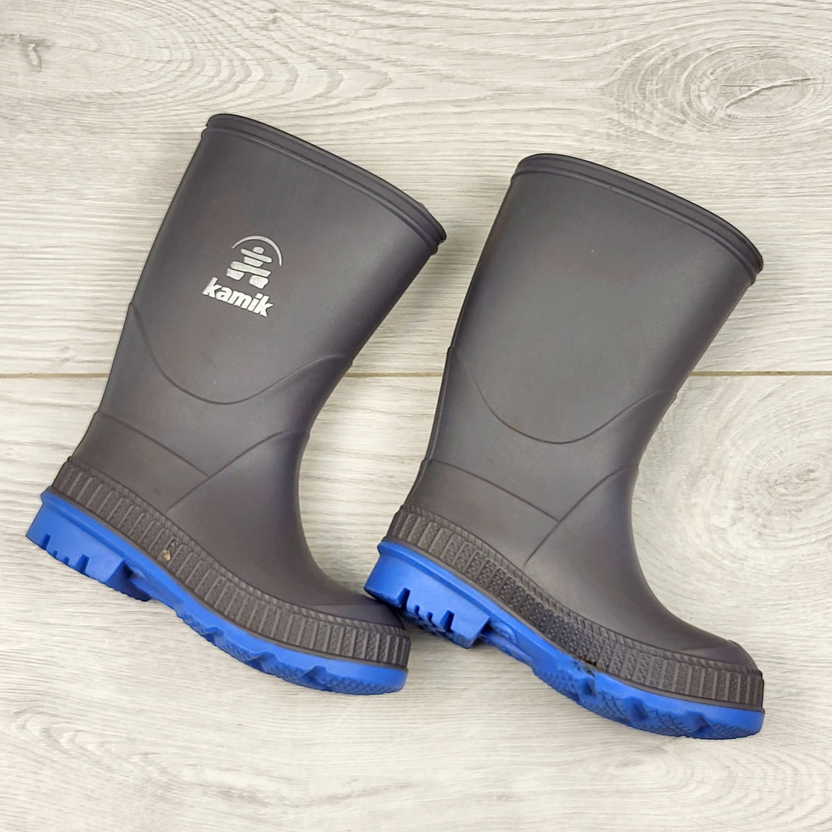 MBLK3 - Kamik grey rain boots. Size 5