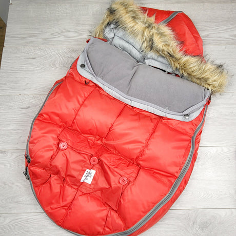 MBLK33 - 7 A.M. Enfant Igloo insulated stroller bag