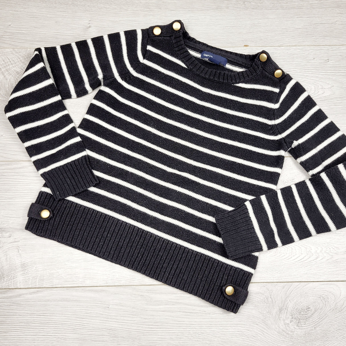 BNG2 - Gap black and white striped pullover sweater. Size 4/5T