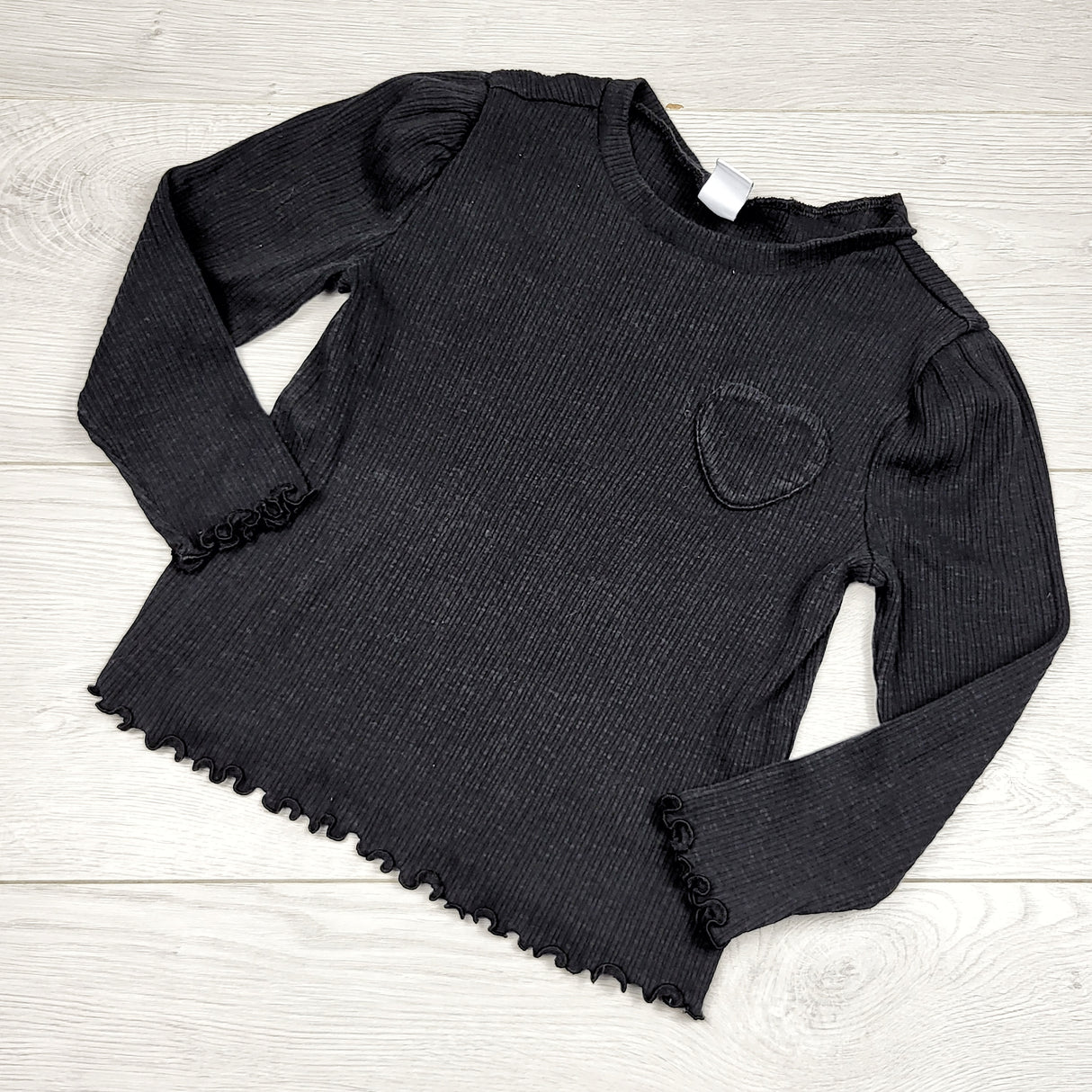 BNG2 - Old Navy black ribbed long sleeved top with heart pocket. Size 4T