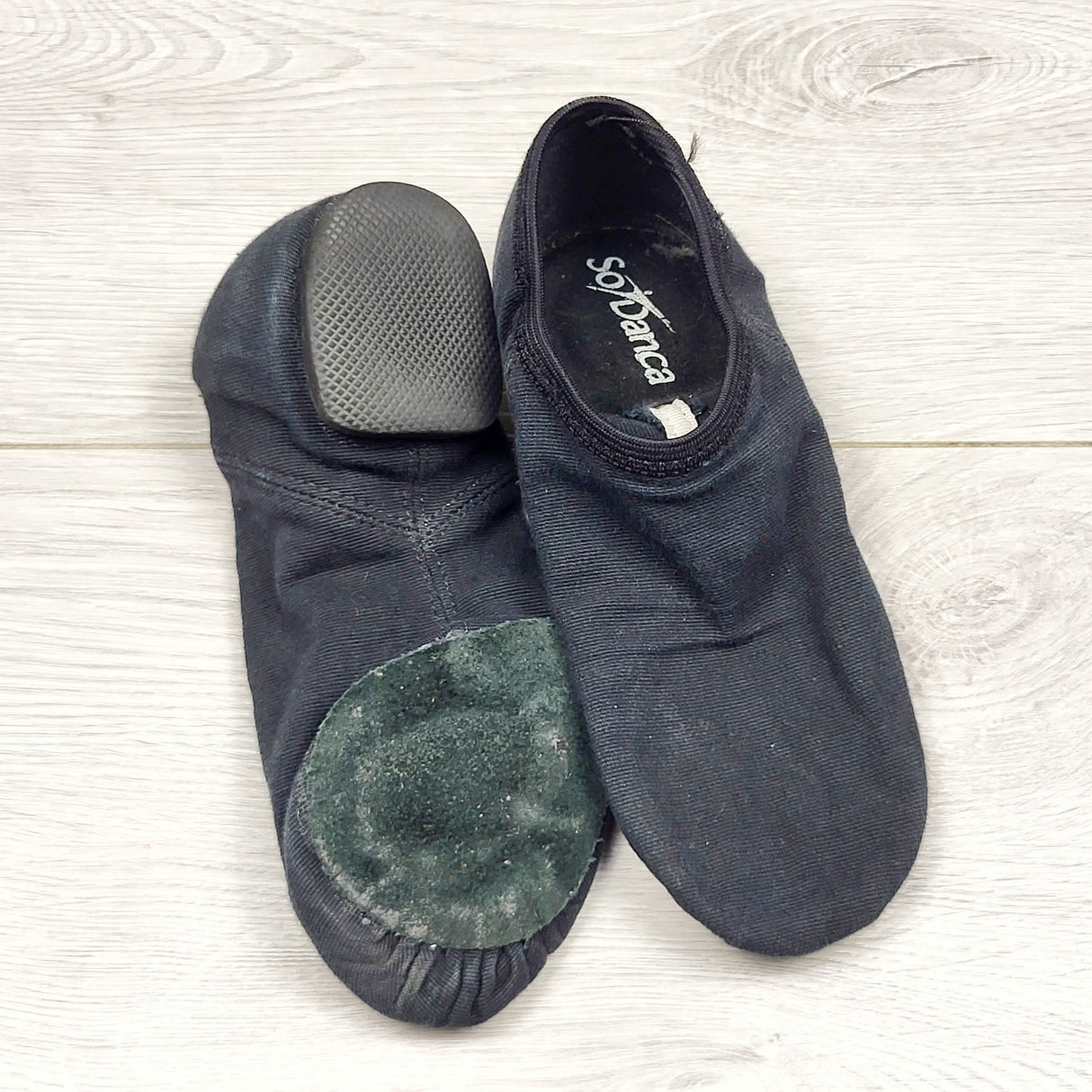 ESZ1 - So Danca black canvas slip on jazz shoes. Size 13