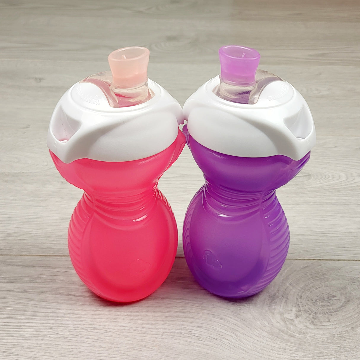 AWAT2 - Munchkin pair of sippy cups with soft straw