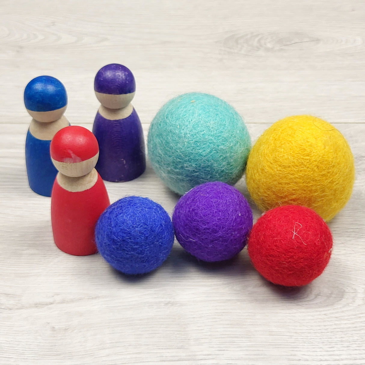 BNG4 - Wooden peg dolls and felted wool balls