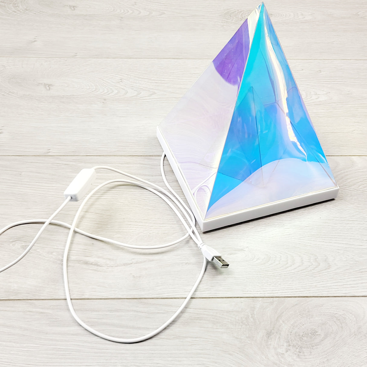 ZPXT3 - USB pyramid lamp. Local pick up or delivery only