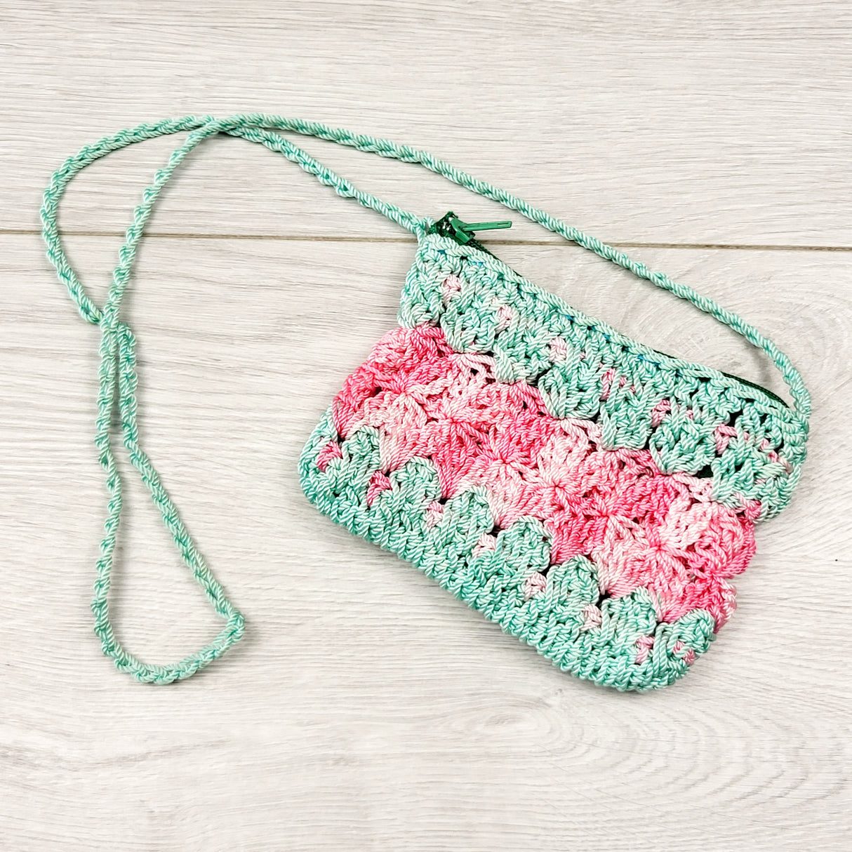 ZPXT3  - Pink and green coin purse