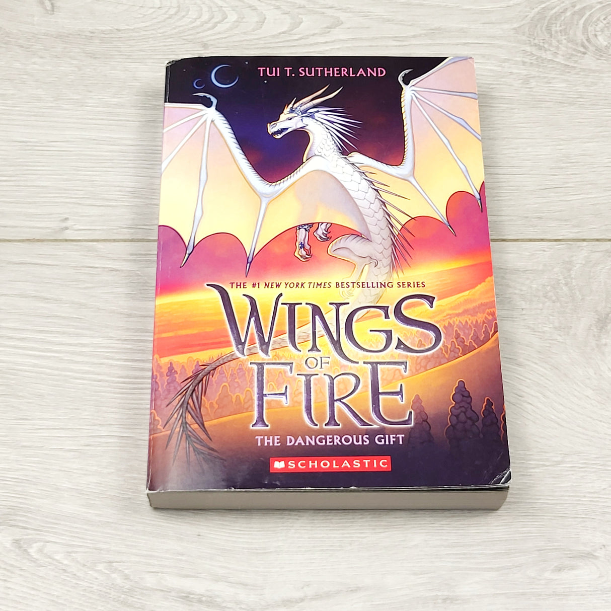 ZPXT3 - Wings of Fire: The Dangerous Gift. Soft cover chapter book