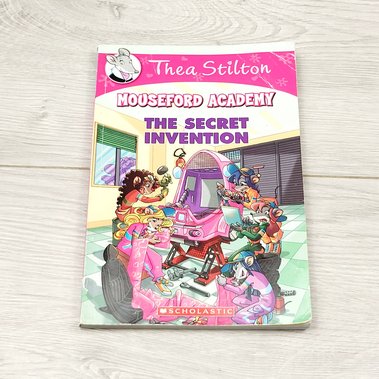 ZPXT3 - The Secret Invention. Thea Stilton Mouseford Academy chapter book