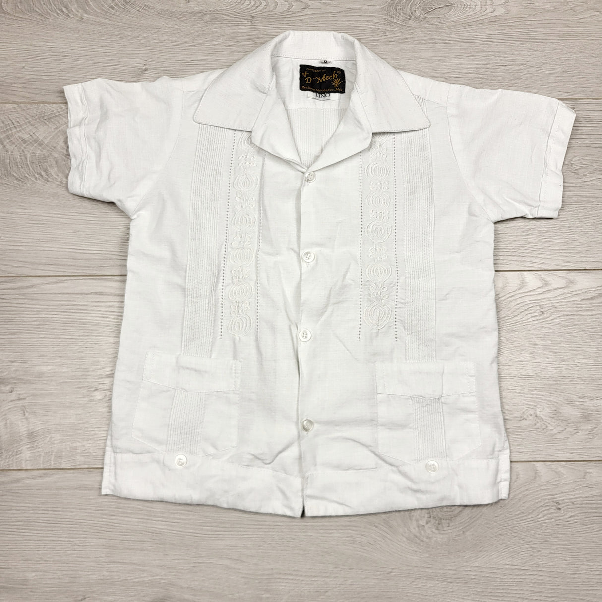 DPAR2 - D'Mech white Mexican Guayaberas button down shirt. Size 8