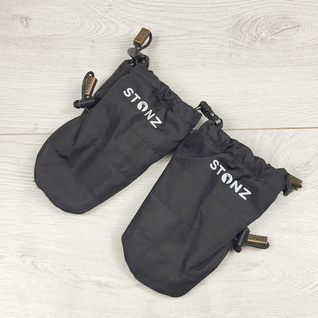 ECRS2 - Stonz black waterproof mittens. Size small (0-12 months)