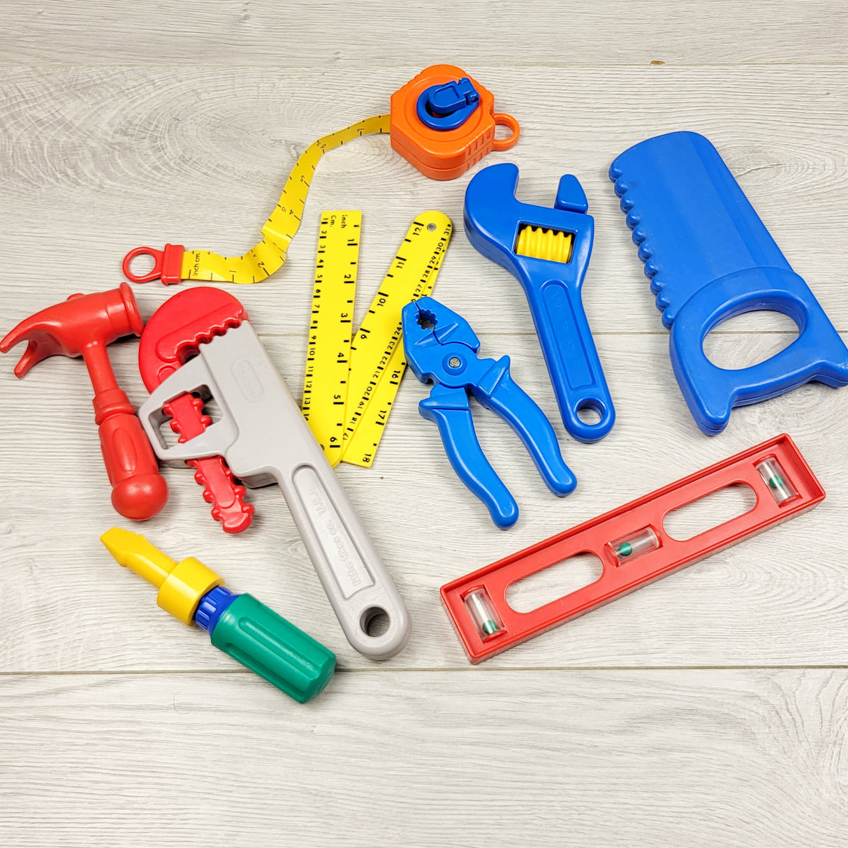 MHAN3 - Lot of plastic toolbench toys