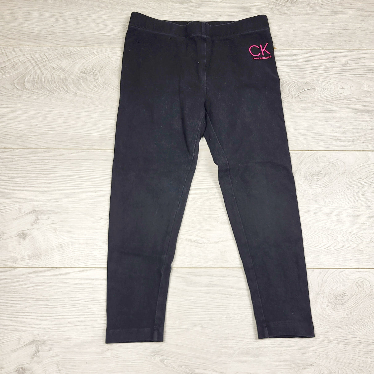 MHAN3 - Calvin Klein black cotton leggings. Size 4/5T