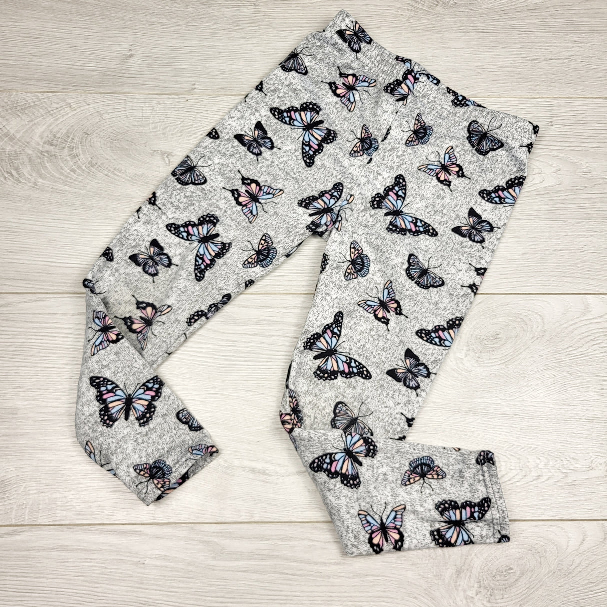 RMAZ2 - Shosho grey leggings with butterflies. Size 4/5T