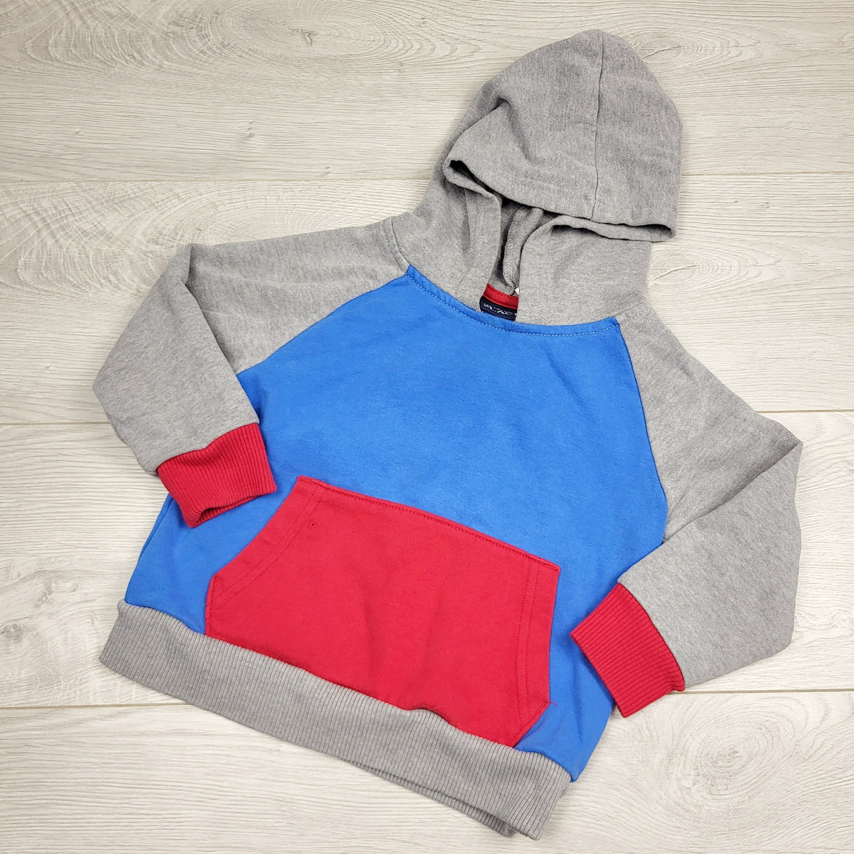 RMAZ2 - Children's Place fleecy lined colour block pullover hoodie. Size 3T