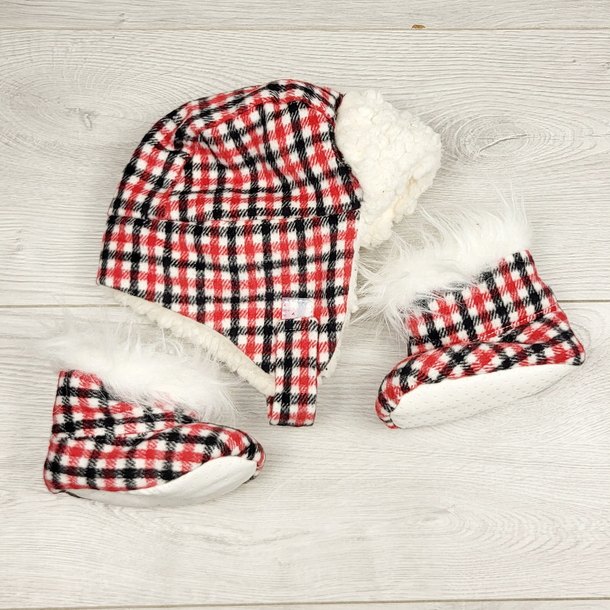 RMAZ22 - Indigo Baby trapper hat and matching booties. Size 0-6 months