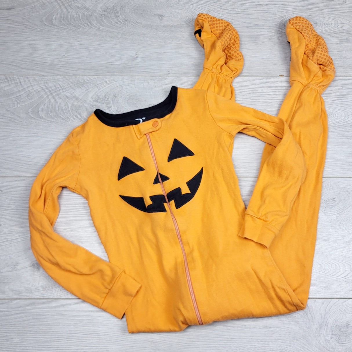 RMAZ22 - PJ Place orange zippered cotton Jack-o-lantern sleeper. Size 4T