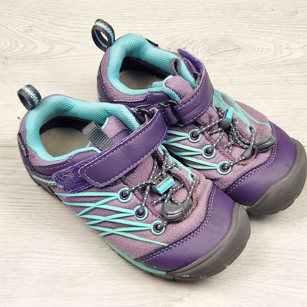 ESZ2 - Keen purple waterproof "Chandler" shoes. Size 11