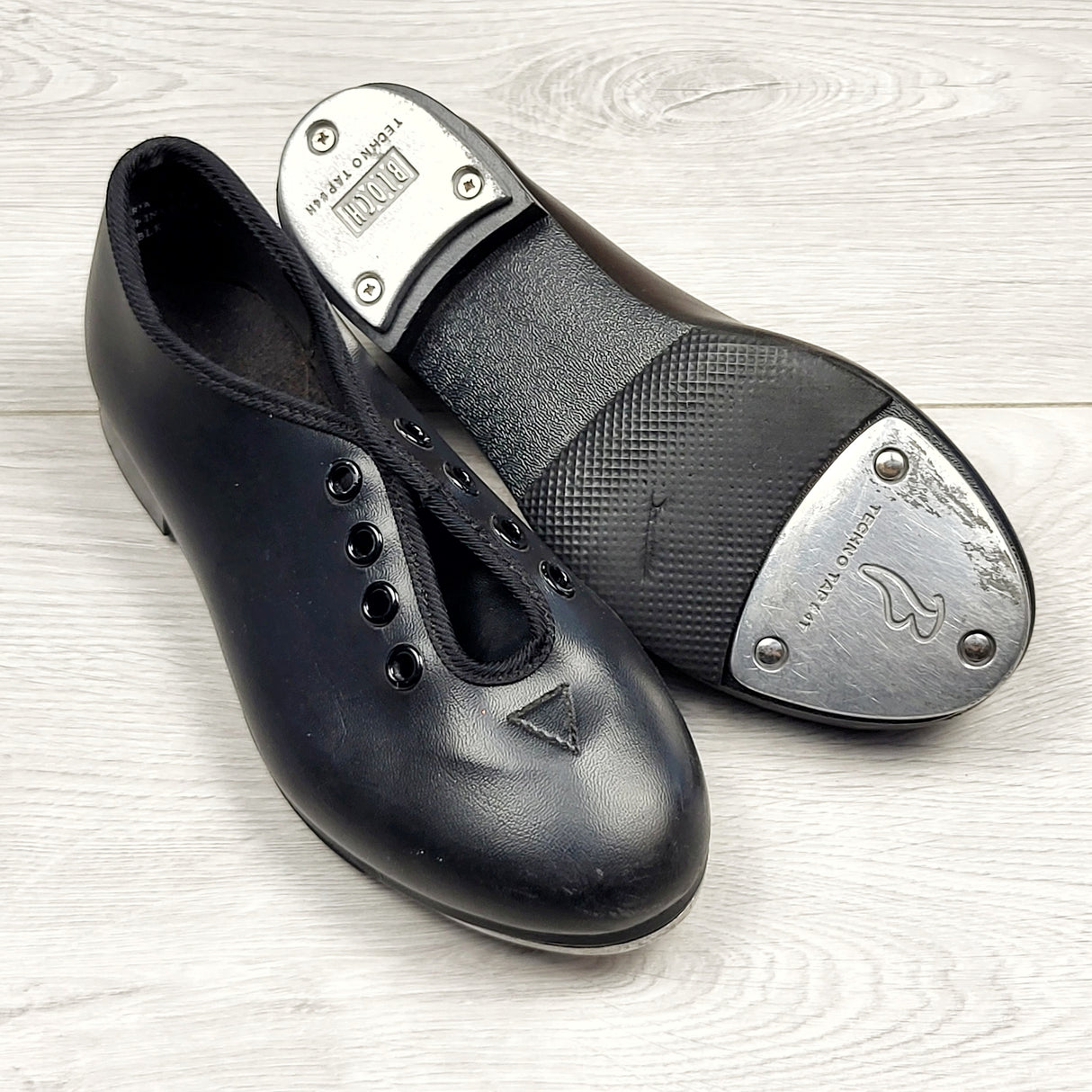 ESZ2 - Bloch tap shoes. Size 12.5M