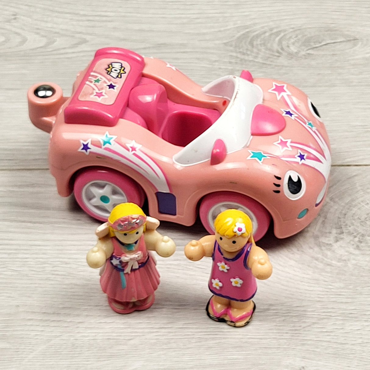 ESZ2 - WOW Toys car with two figures