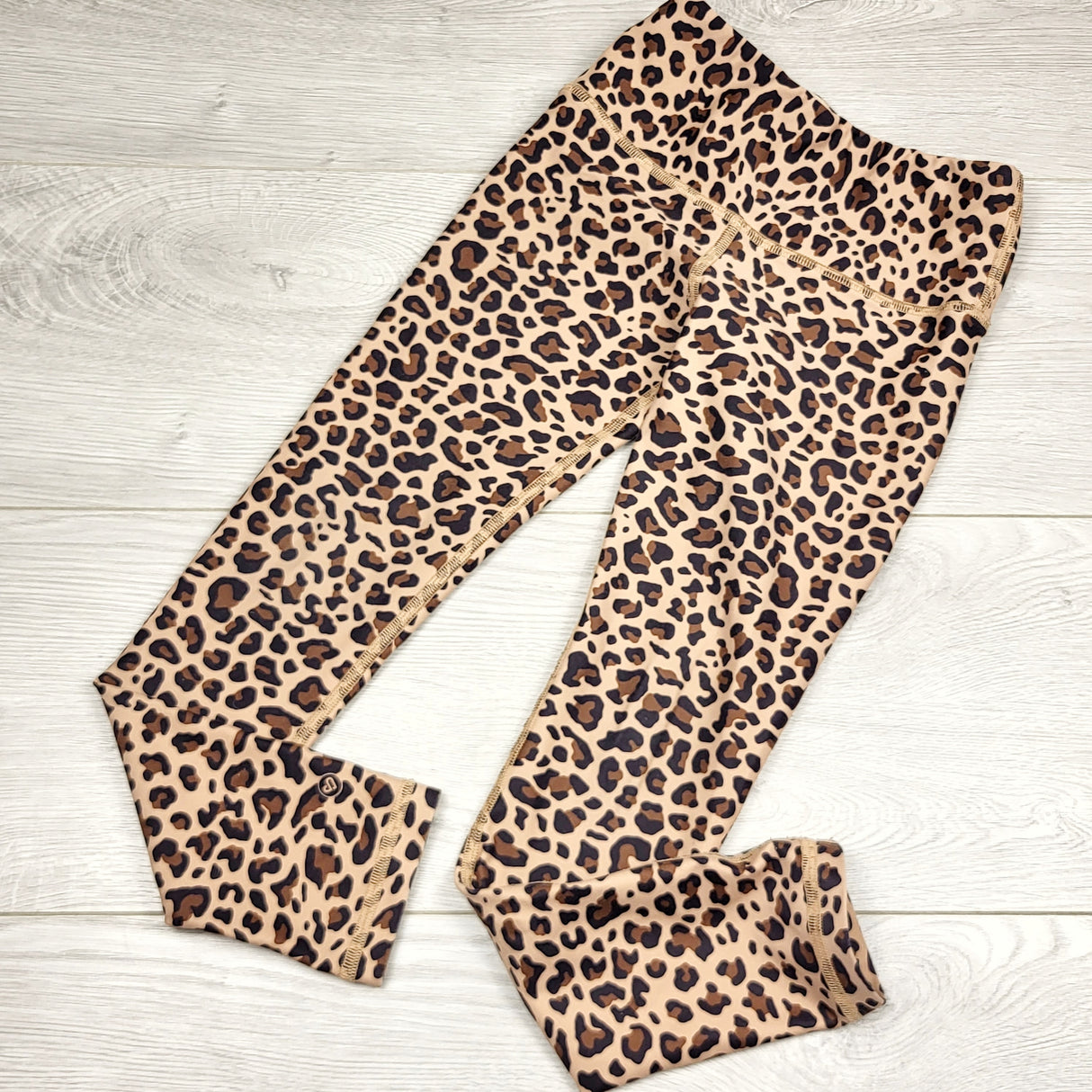 ESZ2 - Exclusives by Silver Icing animal print active leggings. Size 5/6