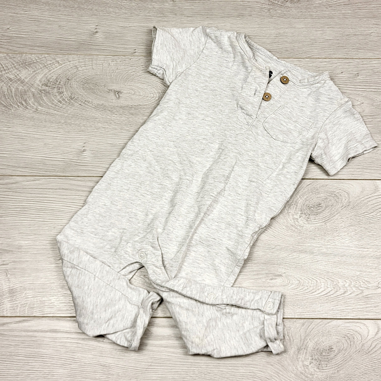 SPRCH1 - Rise Little Earthling grey cotton romper. Size 9-12 months