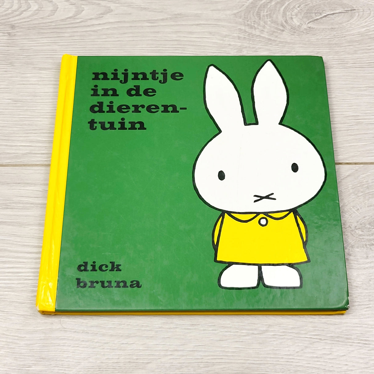 MHAN4 - Nijntje in de dierentuin. Hardcover French language book