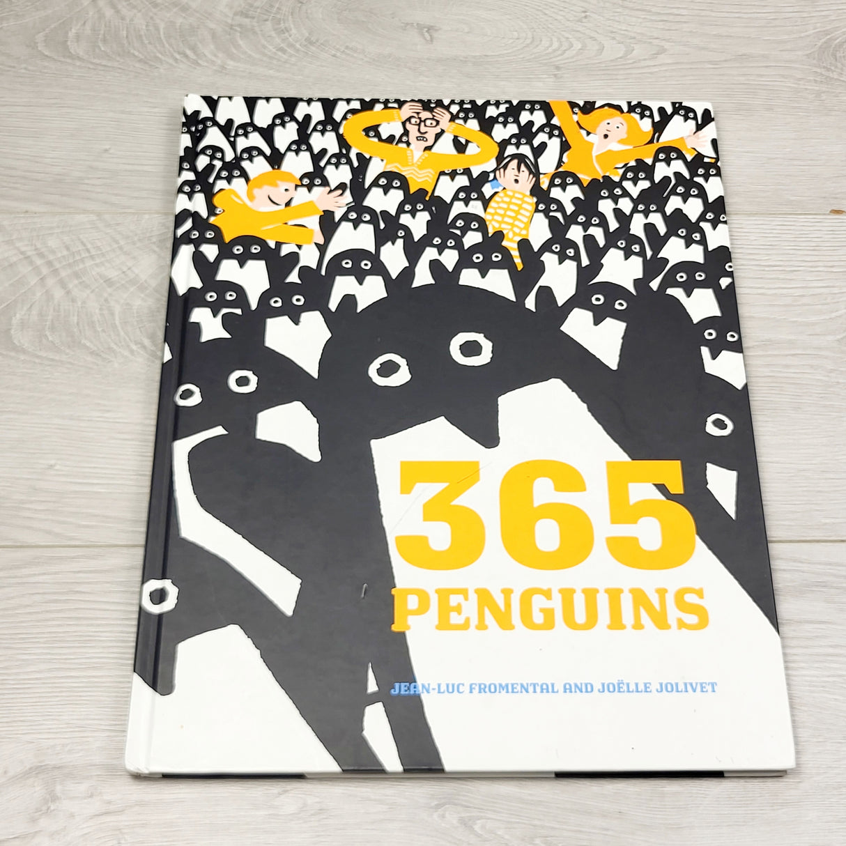 MHAN4 - 36 Penguins. Large hardcover book