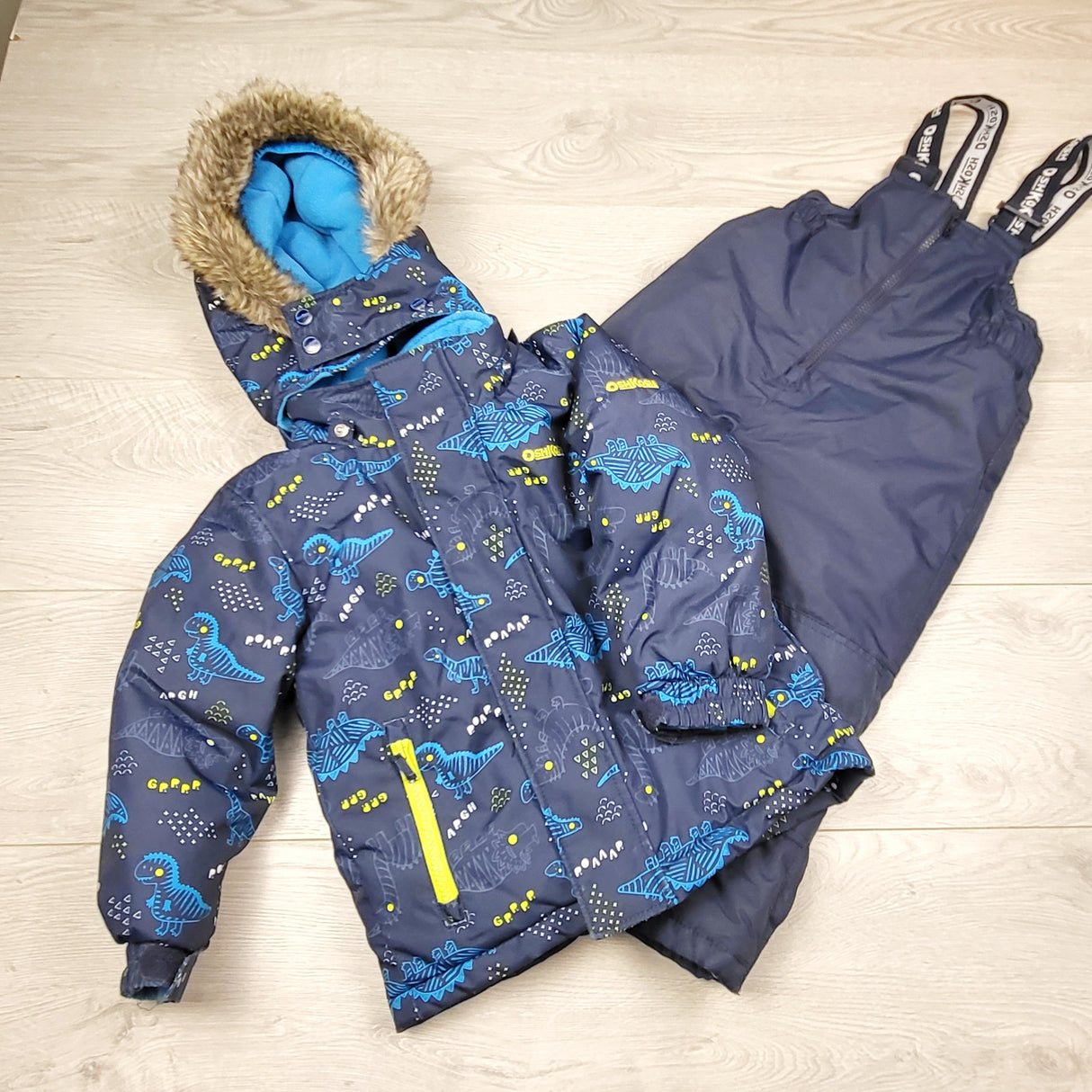 RMAZ3 - Oshkosh navy 2pc snowsuit. Size 3T