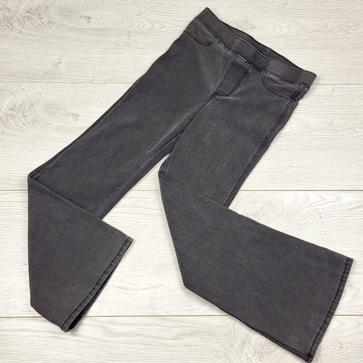 RMAZ3 - H and M grey denim look flare leggings. Size 4/5T