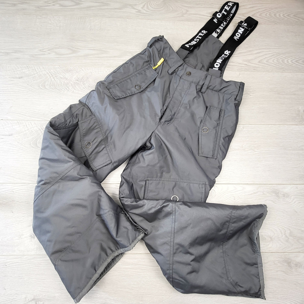 PS11 - Monster grey snow pants. Size 8