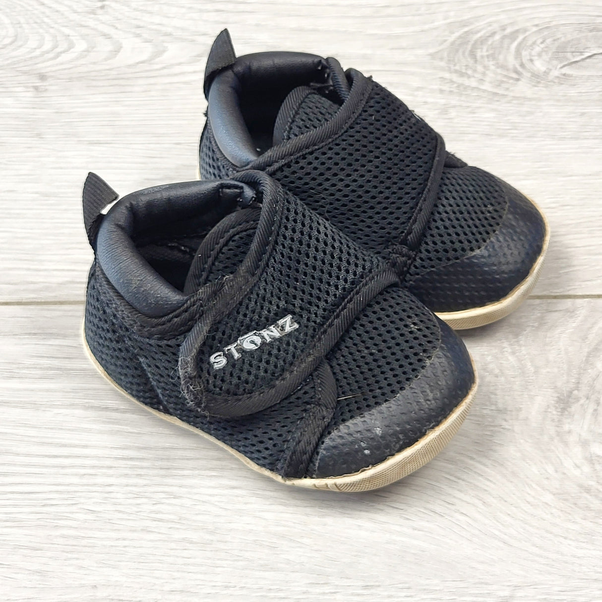 ECRS3 - Stonz black "Crusier" breathable baby shoes. Size 6-12 months