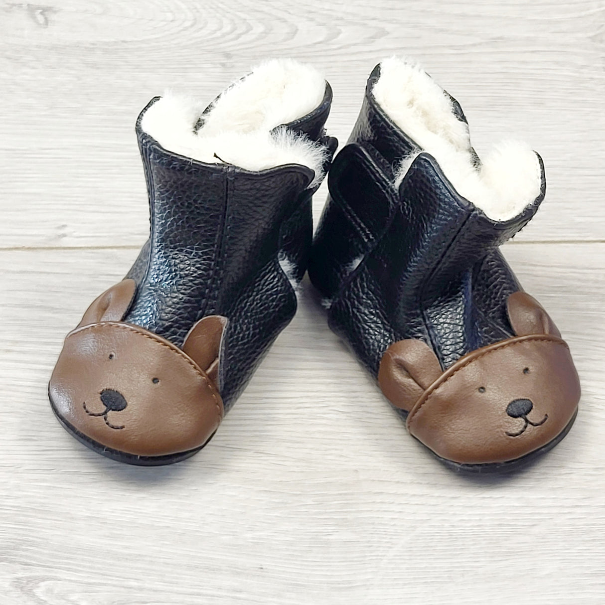 ECRS3 - Jack & Lily My Mocs Bear Boots. Size 0-6 months