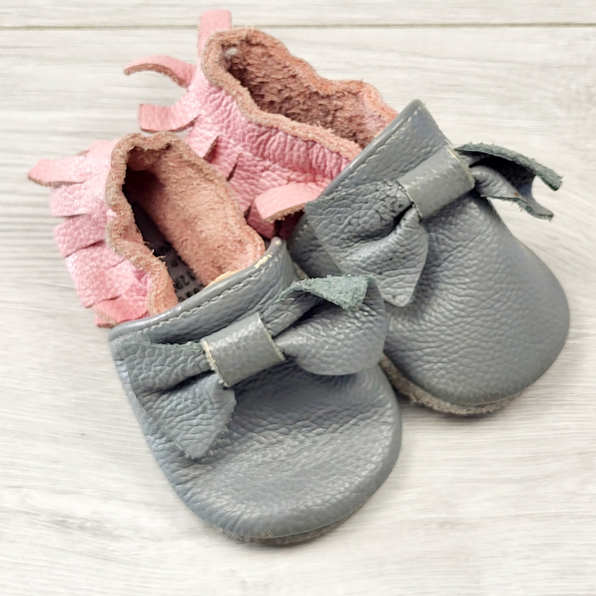 ECRS3 - Grey and pink soft soled leather shoes. Size 0-6 months