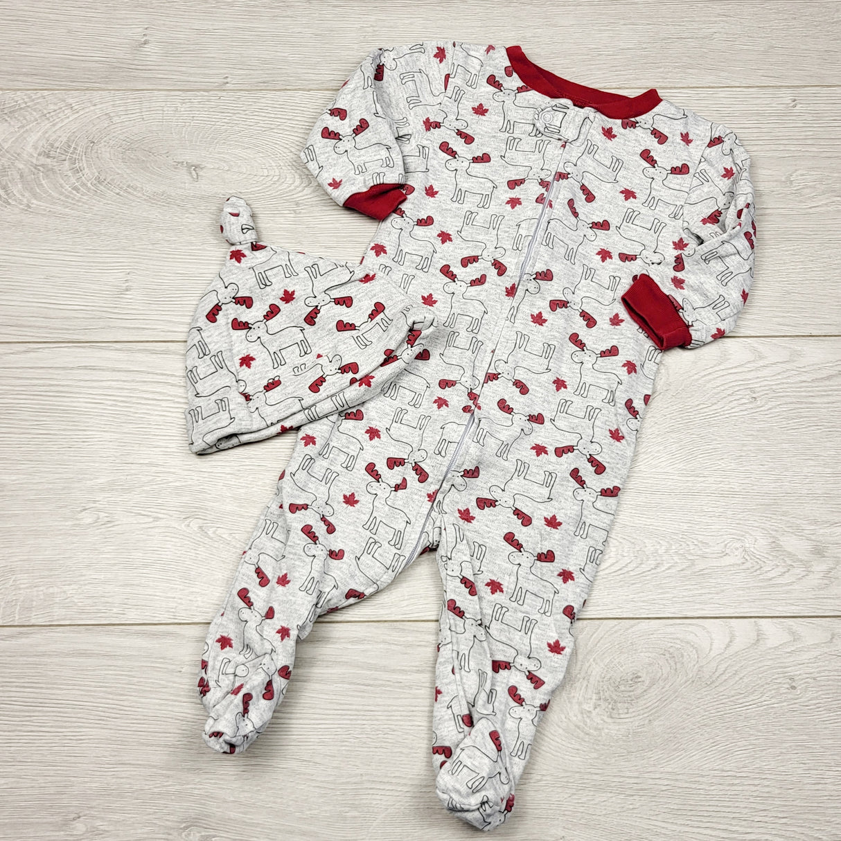 ECRS3 - Canadiana grey zippered cotton sleeper with Moose + matching hat. Size 3-6 months