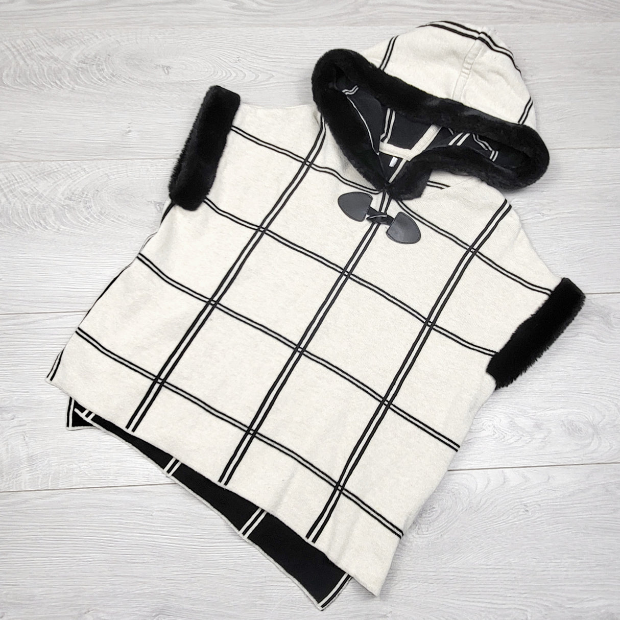 KTBL33 - Cream and black checked reversible hooded knit poncho with faux fur trim. Approx size 6