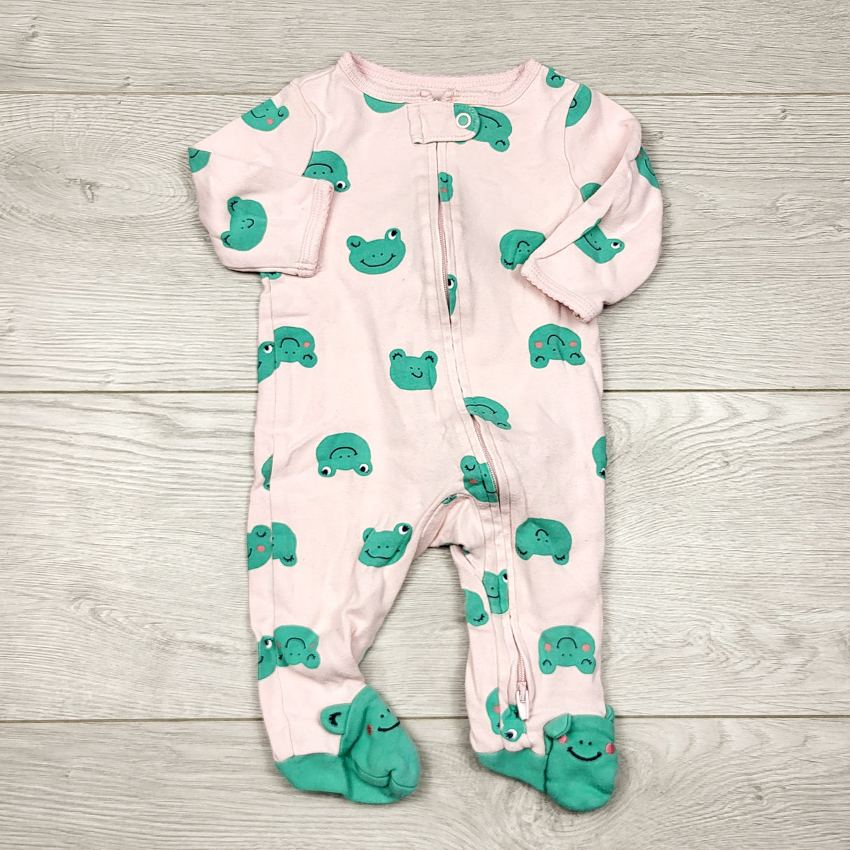 ECRS33 - Carters pink zippered cotton sleeper with frogs. Size 3 months