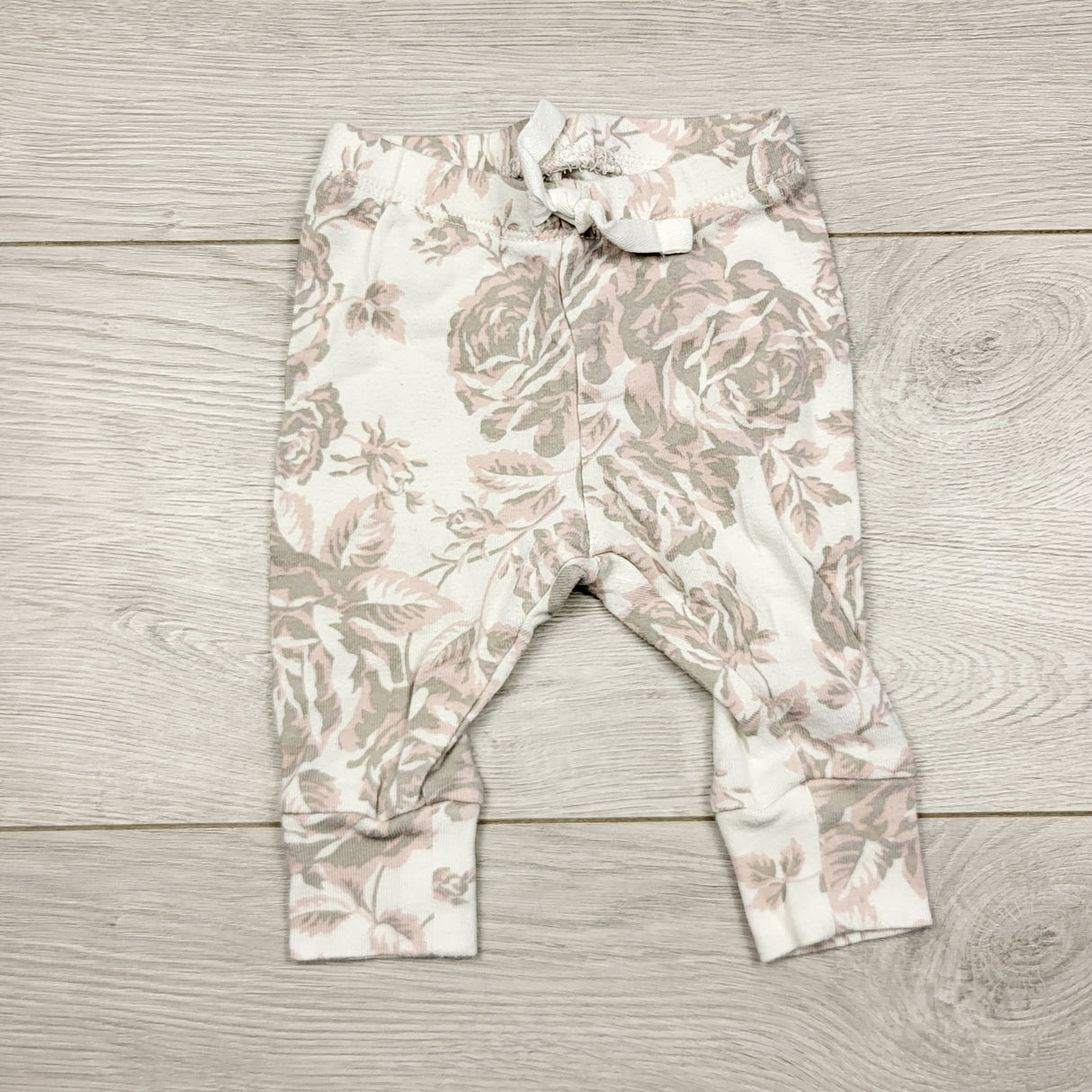 ECRS31 - Gap white and pink floral print cotton pants. Size 0-3 months