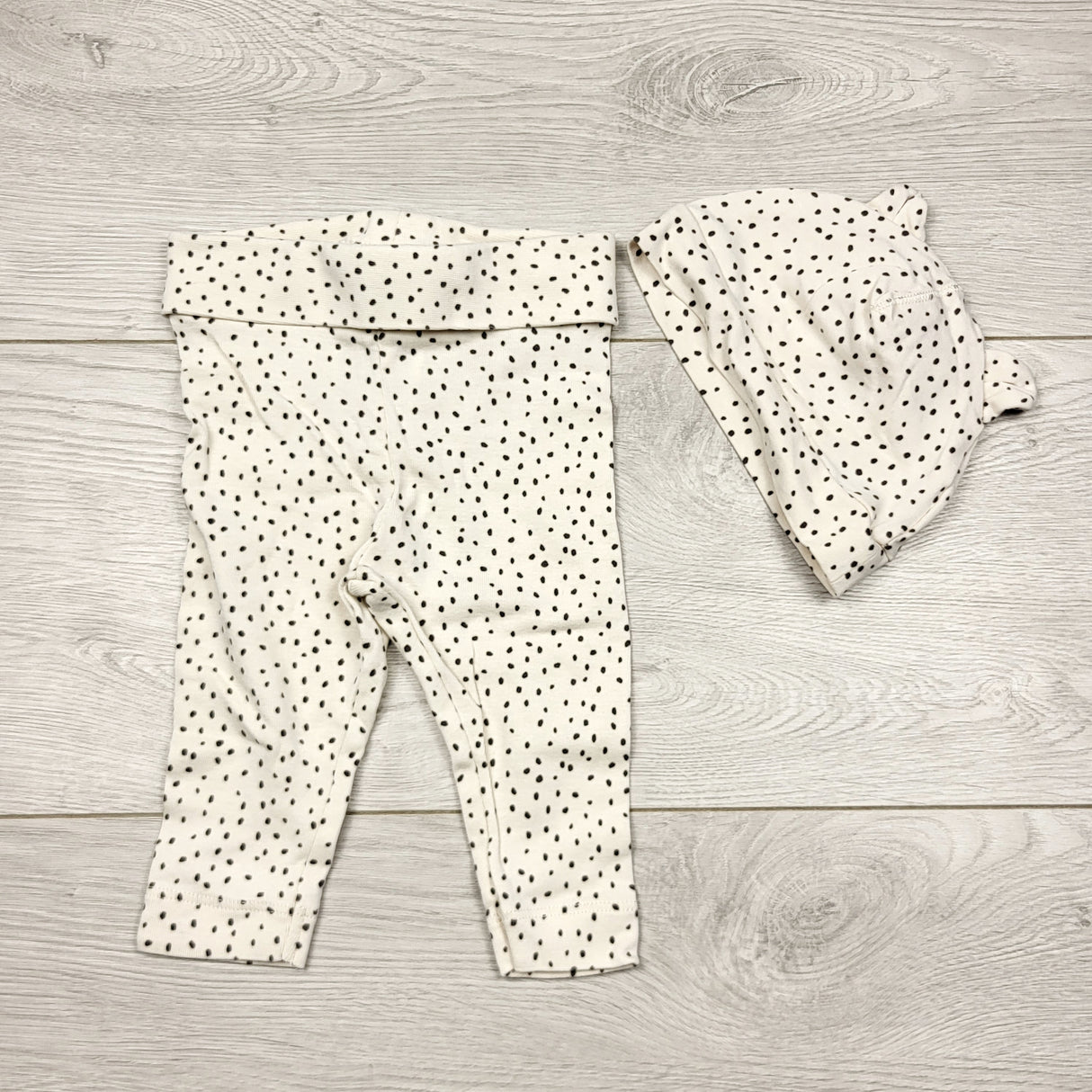 ECRS31 - H and M spotted foldover pants with matching hat. Size 2-4 months