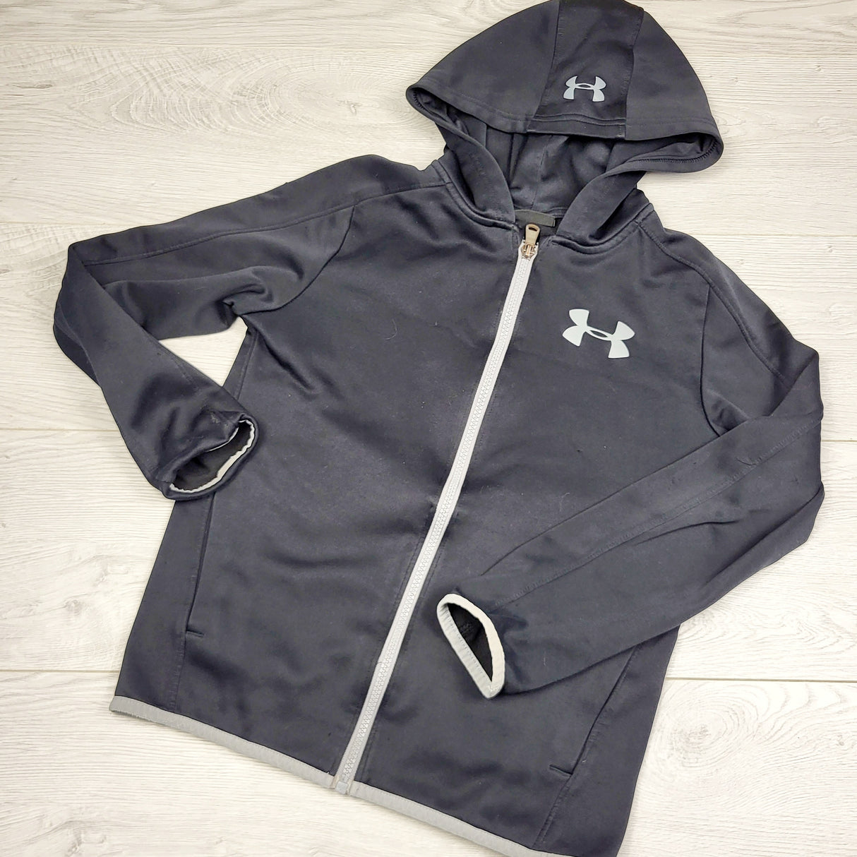 HBRK1 - Under Armour black loose fit coldgear zip up hoodie. Size medium (10/12)