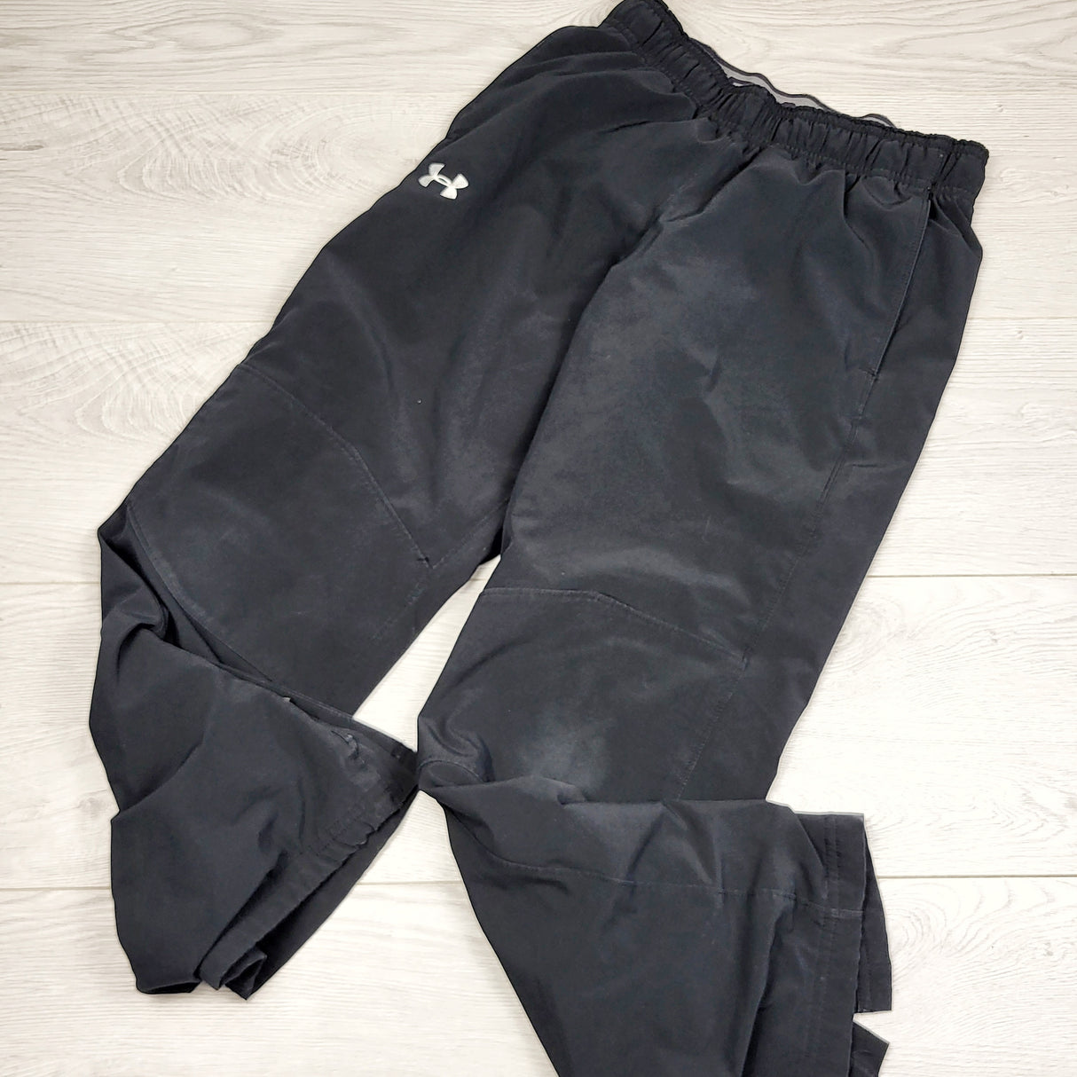 HBRK1 - Under Armour black loose fit track / warm up pants with zippers at ankles. Size medium (10/12)