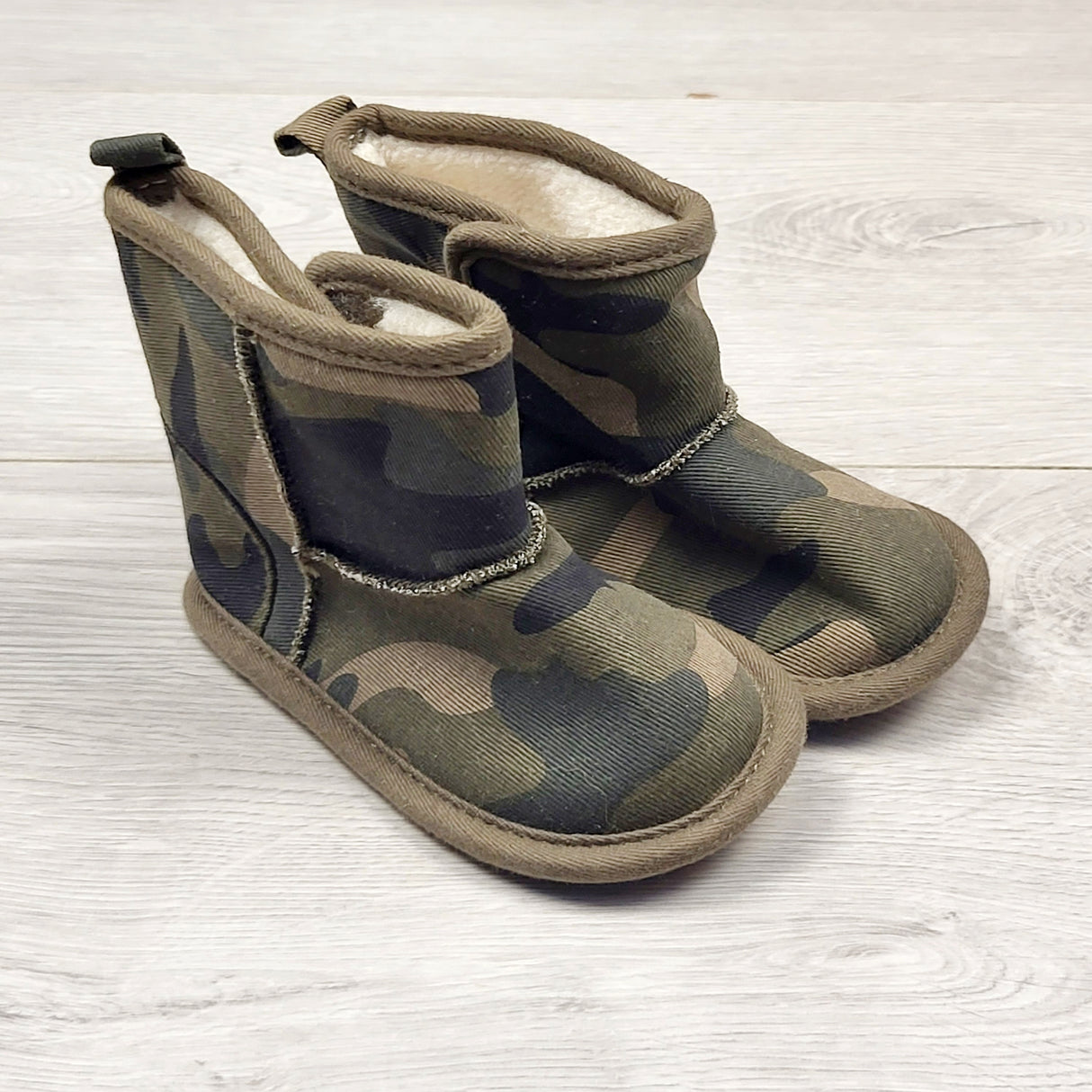 RBRSN1 - Joe camouflage soft soled booties with fleece lining. Size 3 (infant)