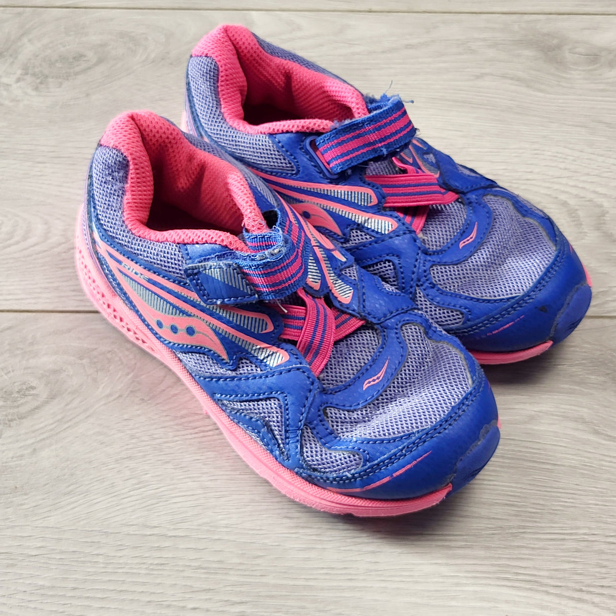 ESZ3 - Saucony blue and pink running shoes. Size 11M