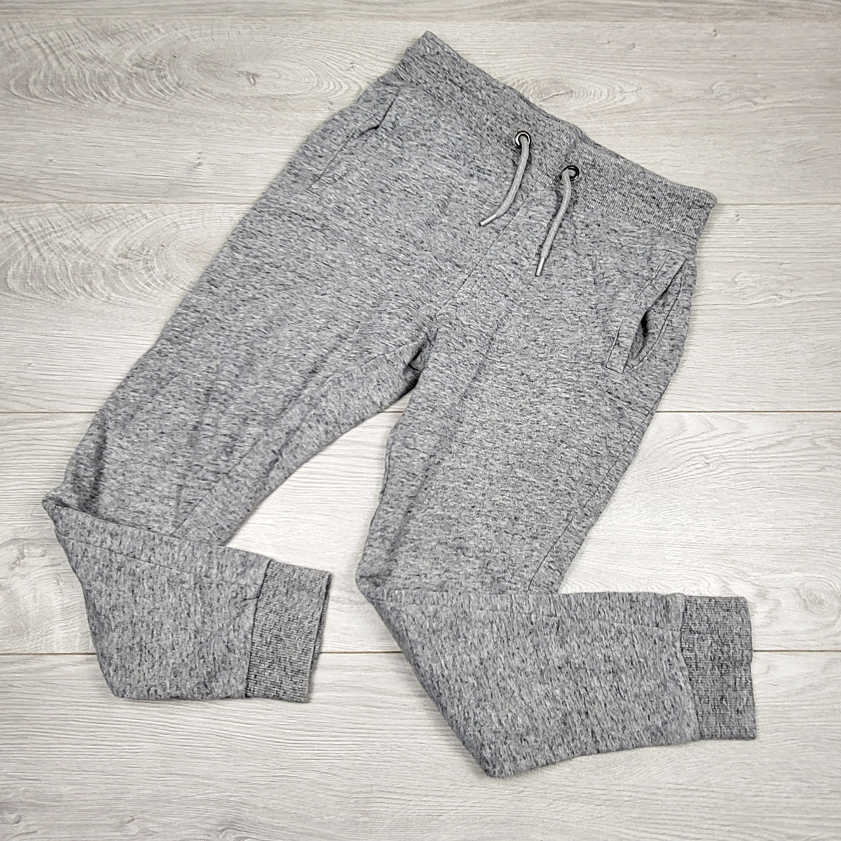 ESZ3 - Manguun Teens grey fleecy lined joggers. Size Medium