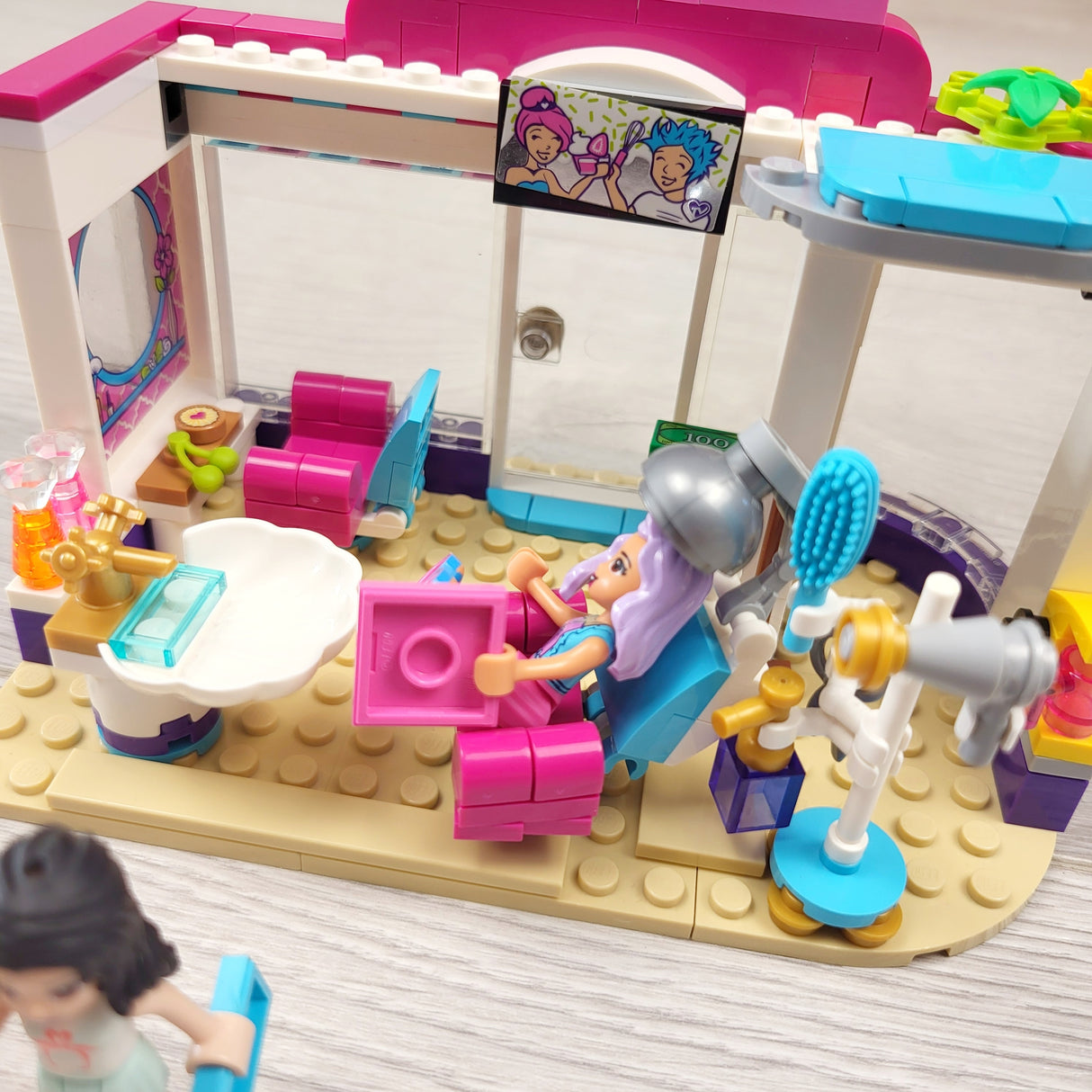 ZPXT2 - LEGO Friends Heartlake City Hair Salon set