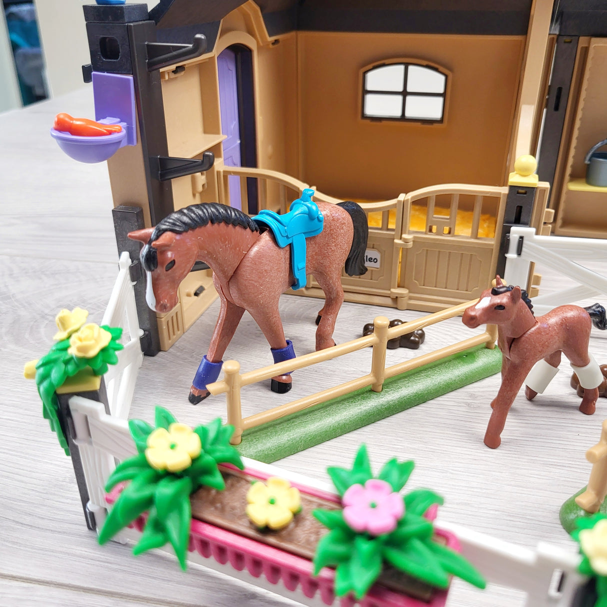 SRIS1 - Playmobil Country Riding Stable set