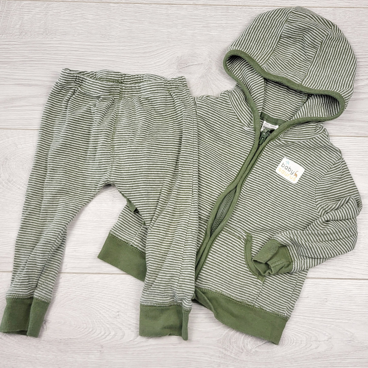 LMAC1 - Carters green striped 2pc cotton hoodie set. Size 9 months