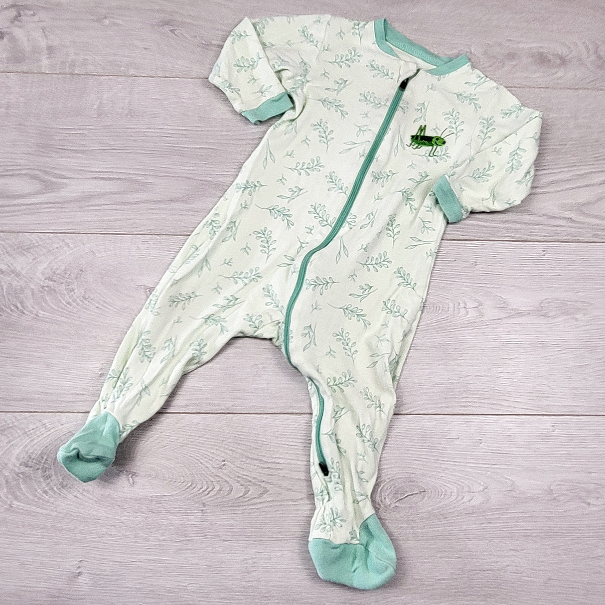 LMAC1 - Tuffy green zippered cotton sleeper with leaves. Size 9 months