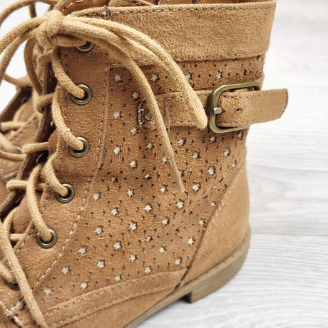 VBSH2 - American Eagle tan faux suede boots with stars. Size 11