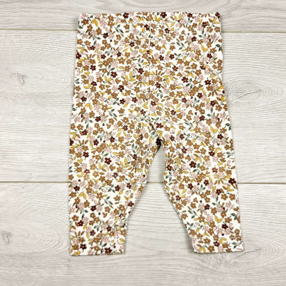 ECRS4 - Carters floral print cotton leggings. Size 6 months